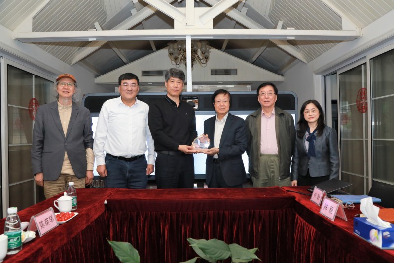 校领导走访多家基金会 共建共赢...