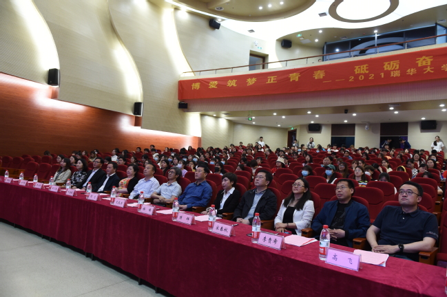 说明:https://news.njts.edu.cn/_upload/article/images/21/3f/0edef7de490f92ee732d57af6f6c/5c7b8284-31f1-4b64-840f-fcc31c59ba90.jpg